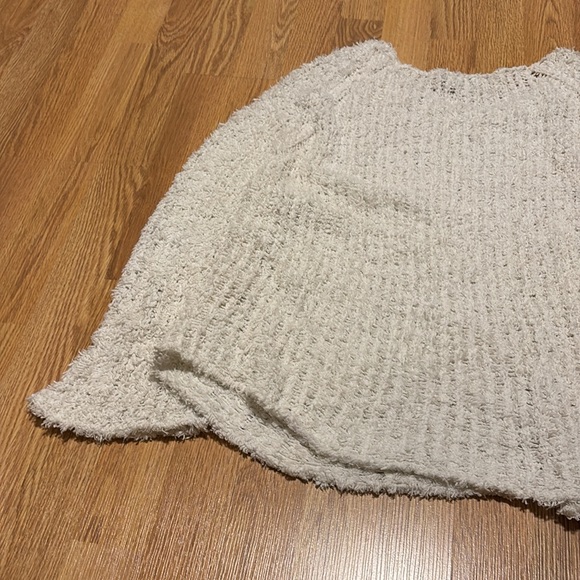 White Sweater in Size M - Picture 6 of 7
